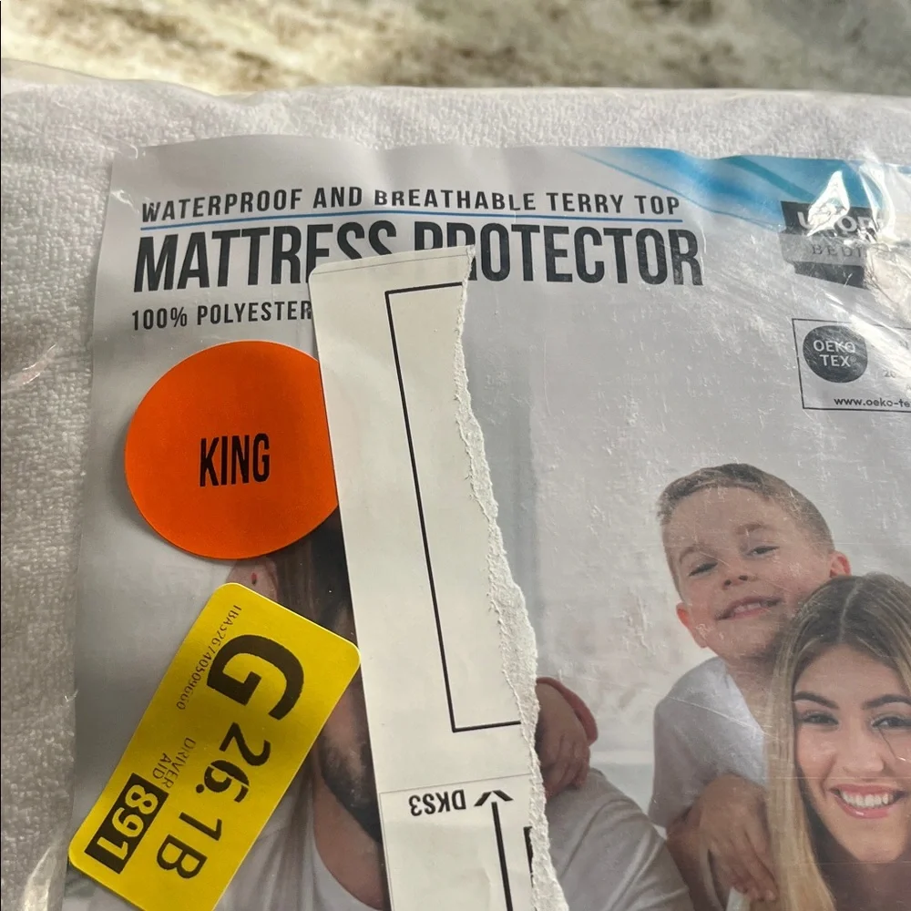 Utopia Deals White Mattress Protector